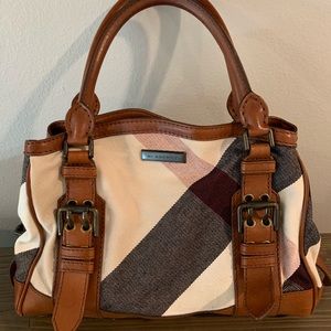 Classic Burberry Purse! Beautiful Canvas/Leather!